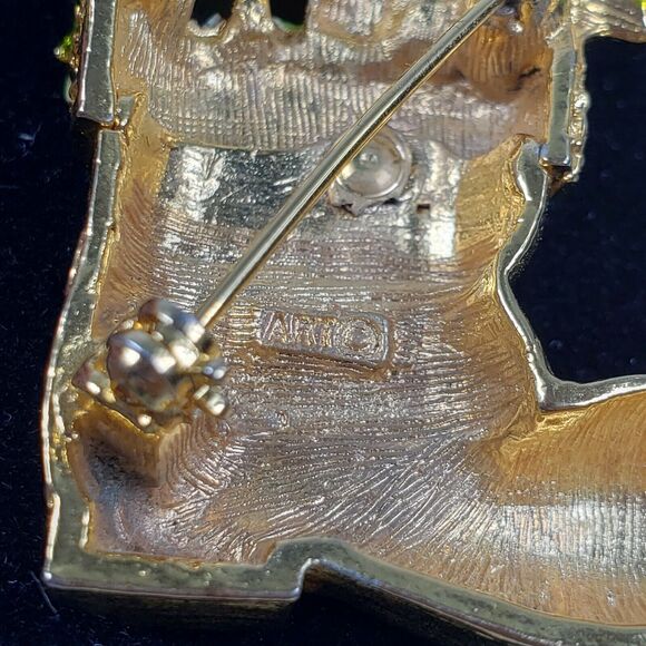 Vintage 1960's Signed ART Gold Tone Santa Boot Enamel Presents Mistletoe Brooch - Picture 11 of 12